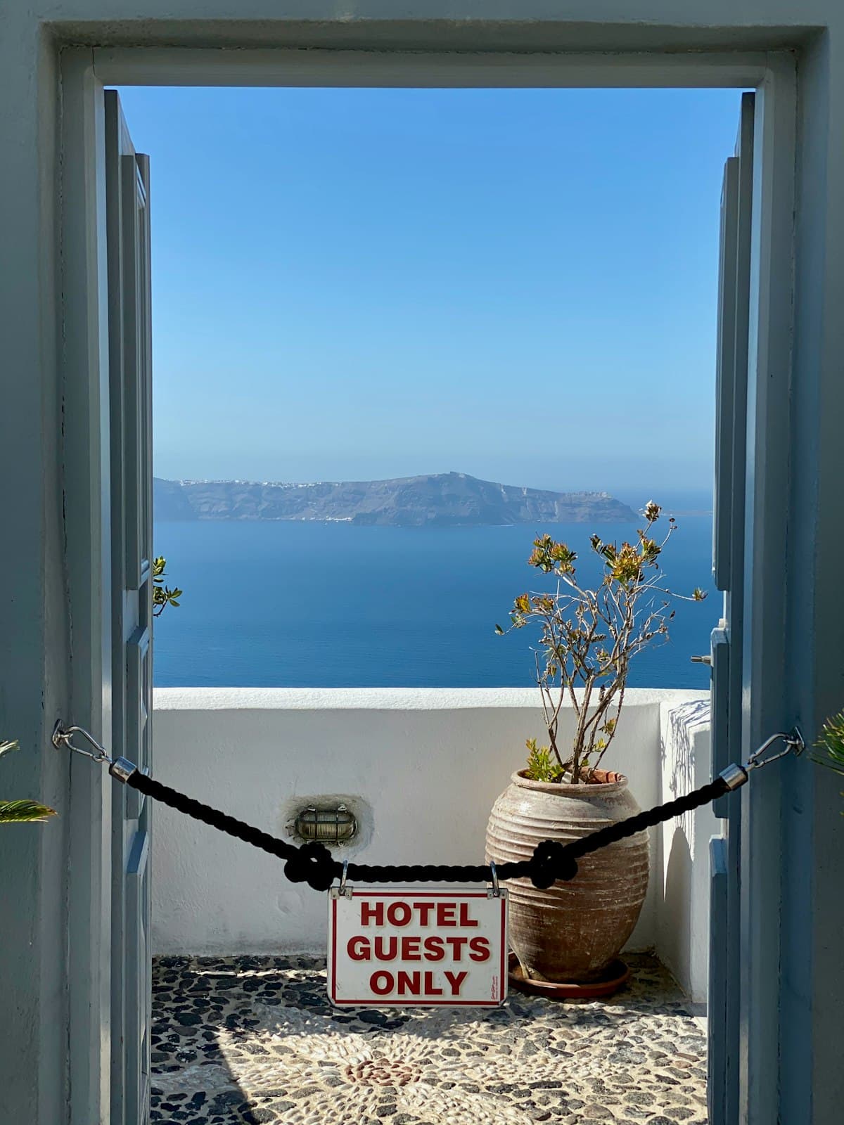 Charming neighborhood street in Santorini, Greece — where to stay guide