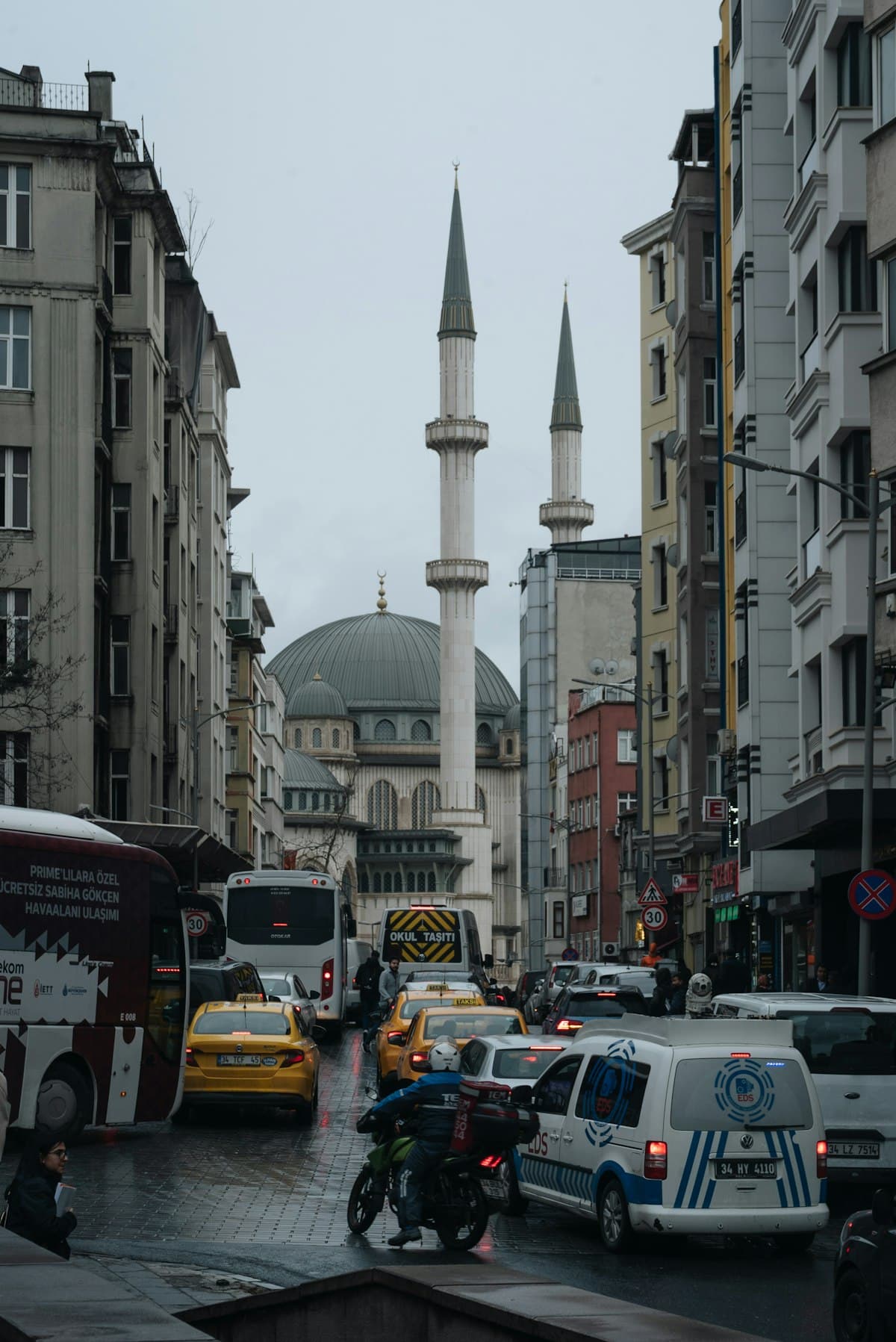 Solo traveler exploring Istanbul, Turkey safely