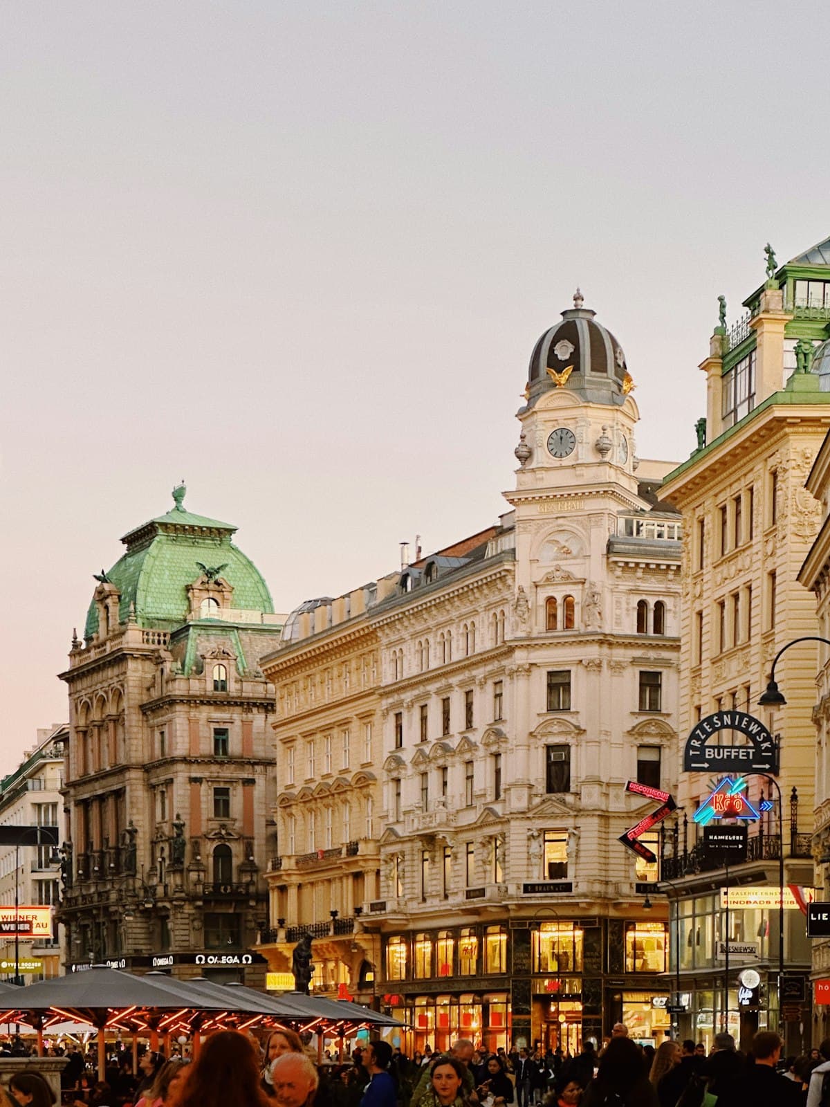 Packing essentials for a trip to Vienna, Austria