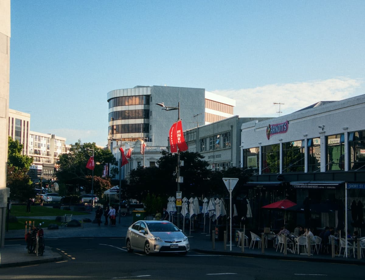 Bustling market in Auckland, New Zealand — shopping guide