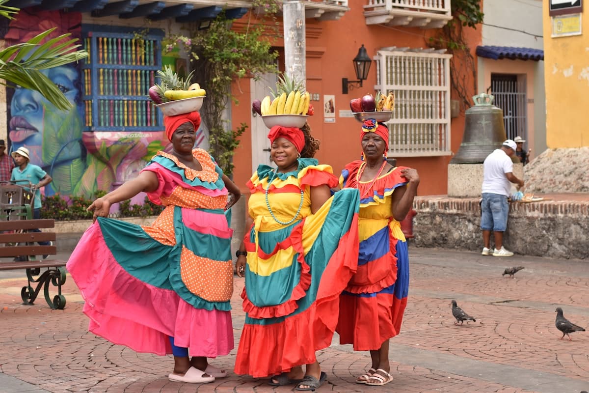 Cultural scene in Cartagena, Colombia — etiquette guide for travelers