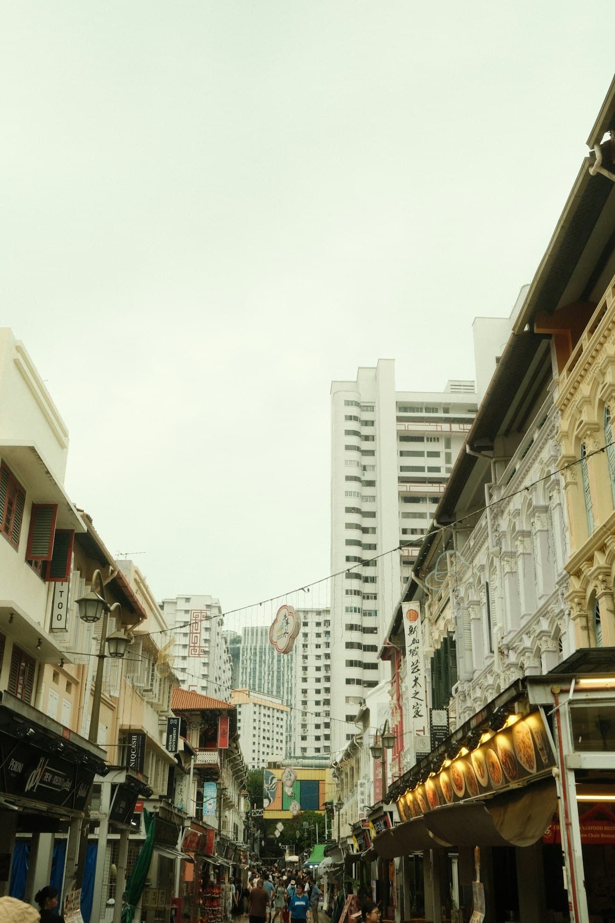 Solo traveler exploring Singapore, Singapore safely