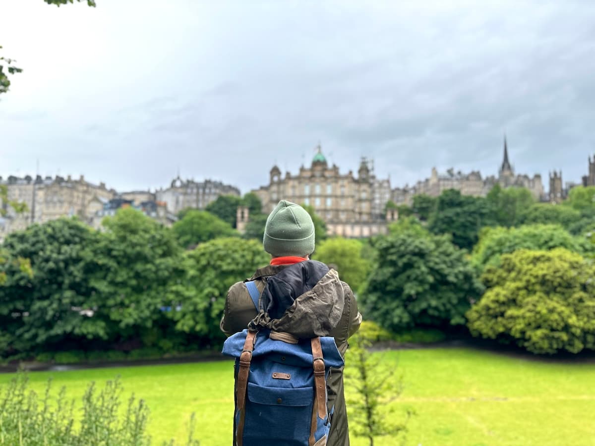Family exploring Edinburgh, United Kingdom (Scotland) — family travel guide