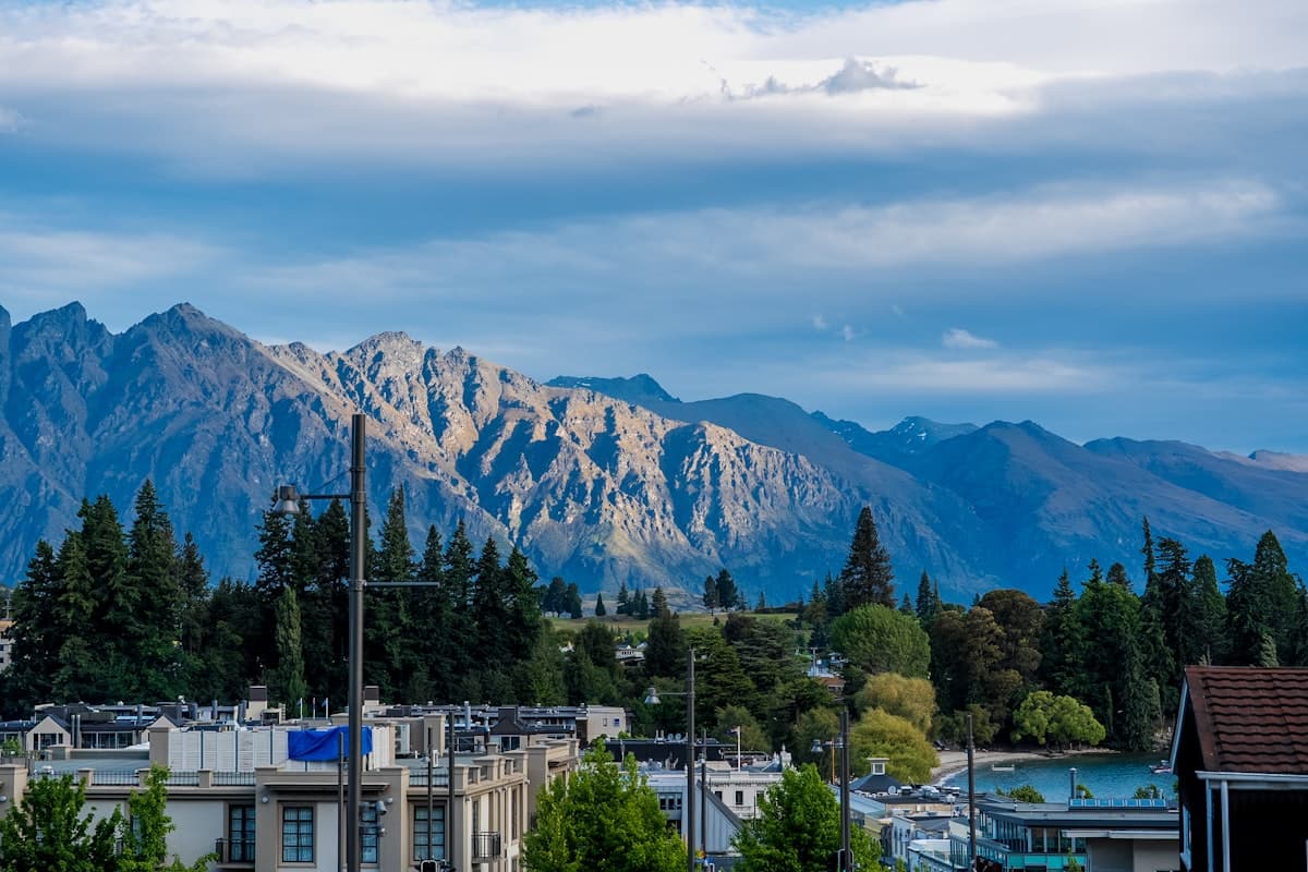 Queenstown, New Zealand seasonal weather — month by month guide