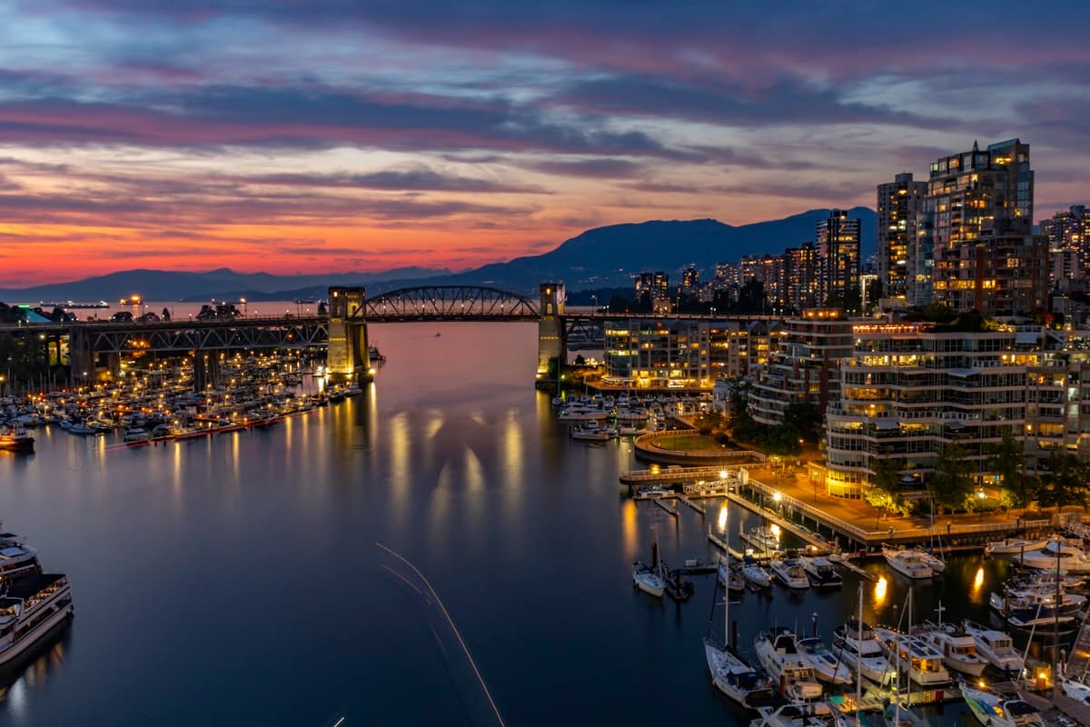 Bustling market in Vancouver, Canada — shopping guide