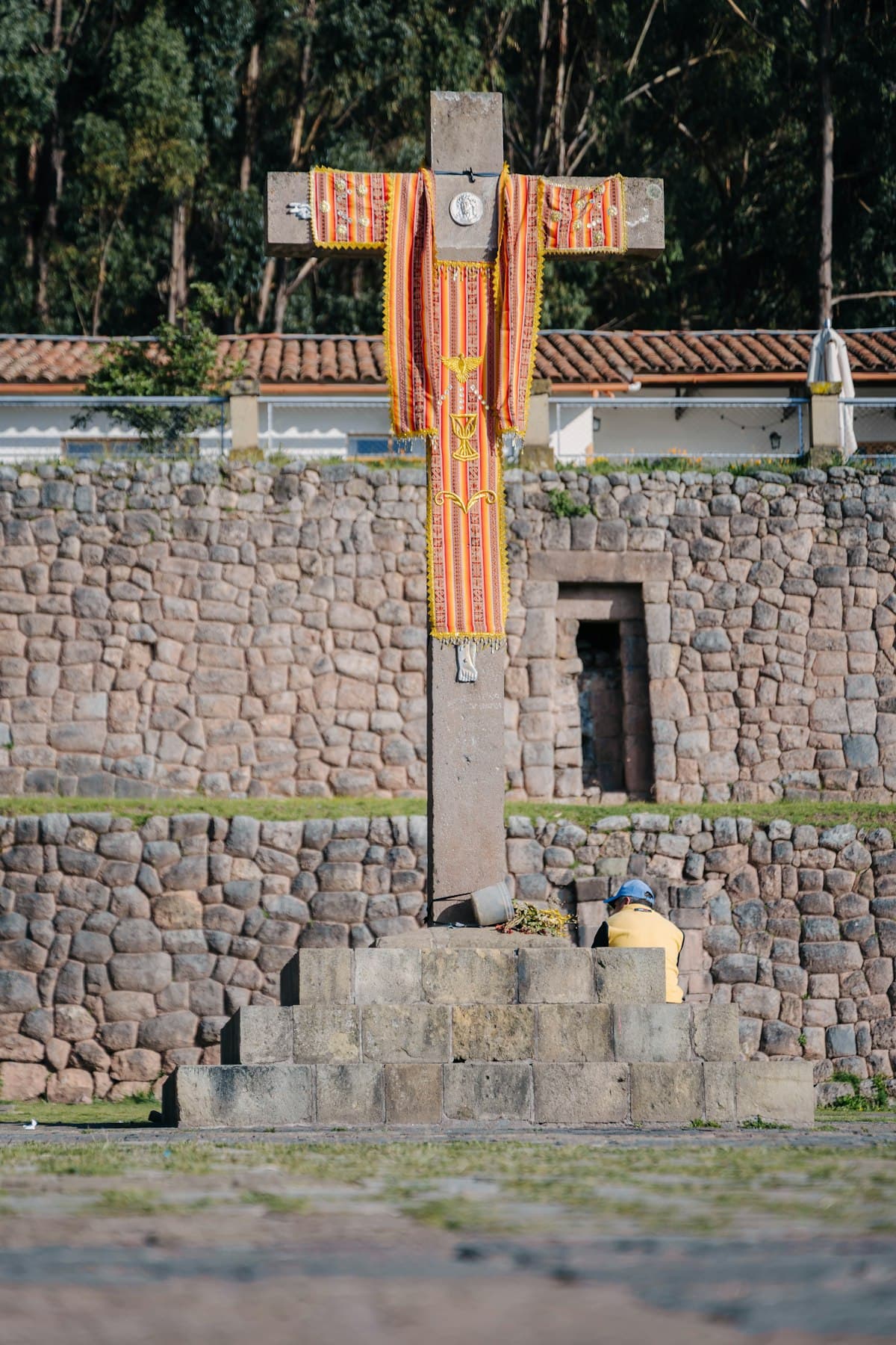 Cultural scene in Cusco, Peru — etiquette guide for travelers